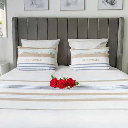 Suite Avec Jacuzzi & Terrasse Savigny-le-Temple Bagian luar foto