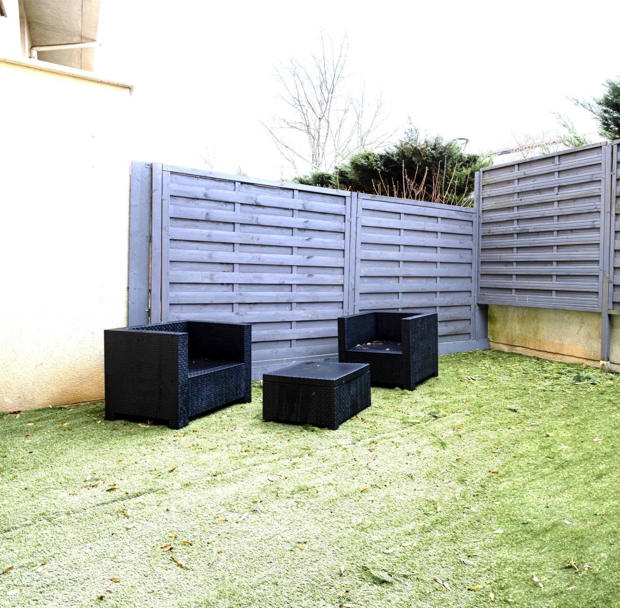 Suite Avec Jacuzzi & Terrasse Savigny-le-Temple Bagian luar foto