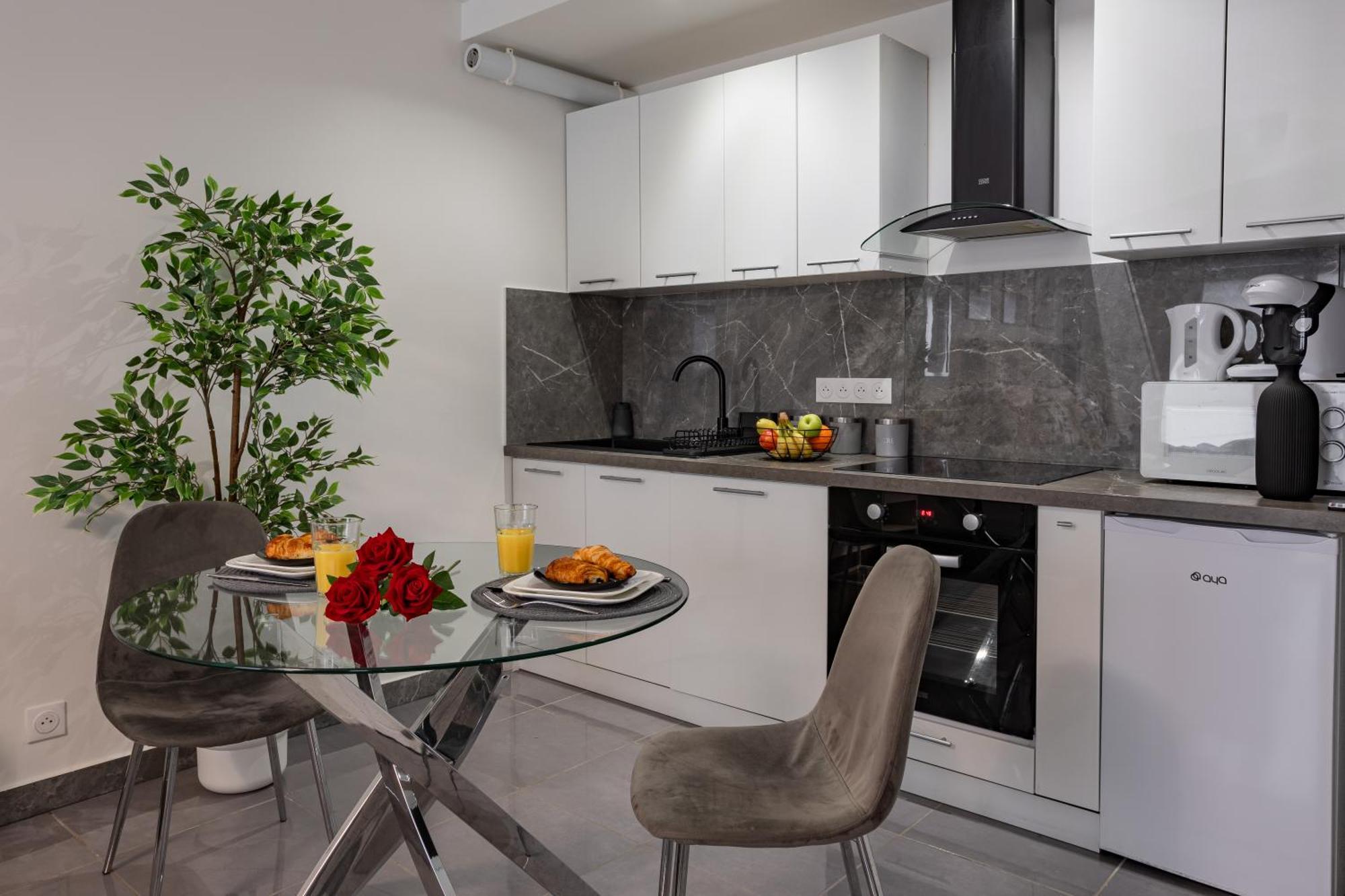 Suite Avec Jacuzzi & Terrasse Savigny-le-Temple Bagian luar foto